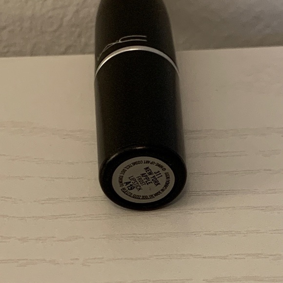M.A.C. New 311 York Apple Frost Lipstick USED Discontinued Shimmer Full Sz Red - Picture 5 of 13
